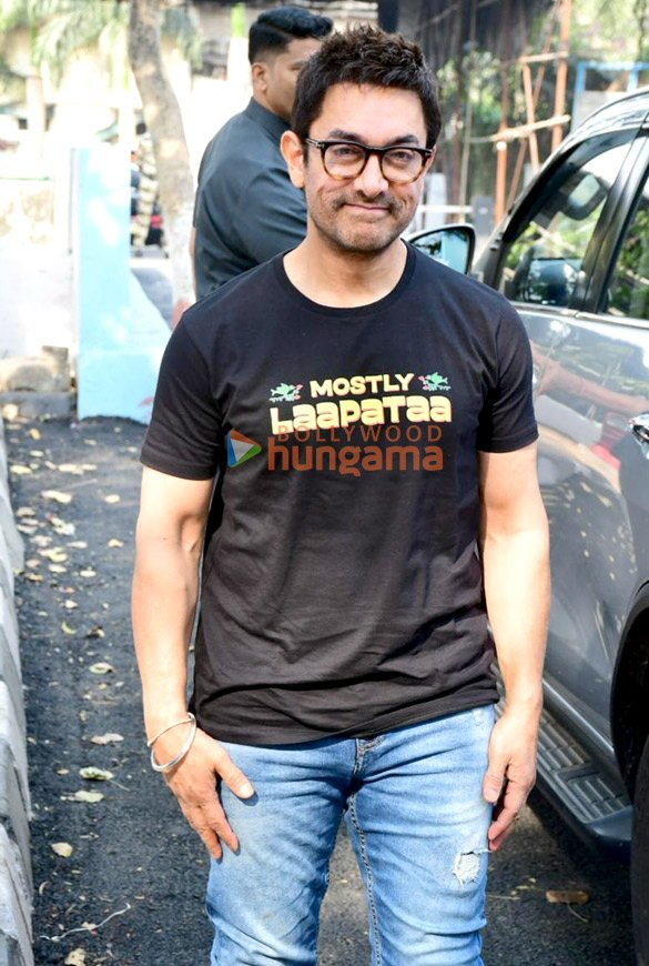Photos: Aamir Khan leaves for Pune for Laapataa Ladies promotions Photos: Aamir Khan leaves for Pune for Laapataa Ladies promotions