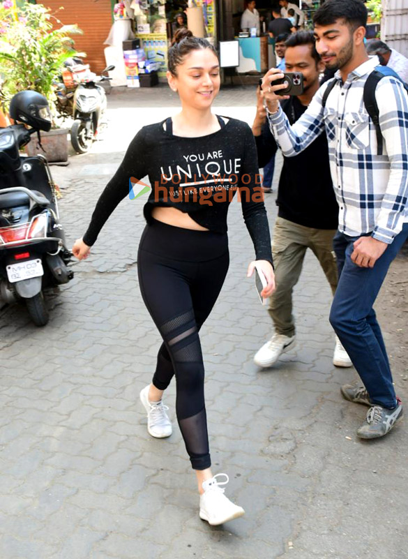 photos aditi rao hydari spotted outside a salon in bandra 1