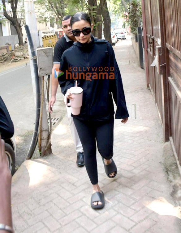 photos alia bhatt spotted at anshuka yoga in bandra 2 9