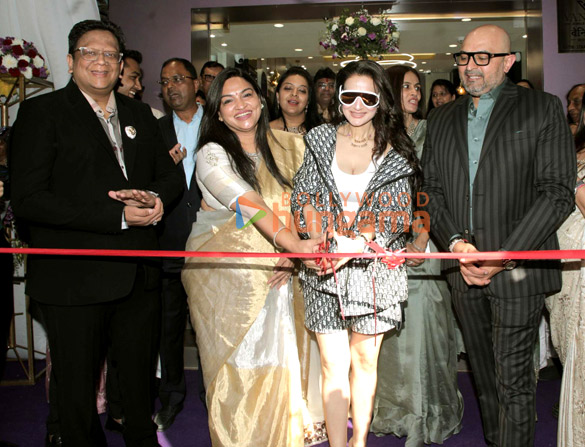 photos ameesha patel inaugurates the first flagship store of vanior jewels in mumbai 1