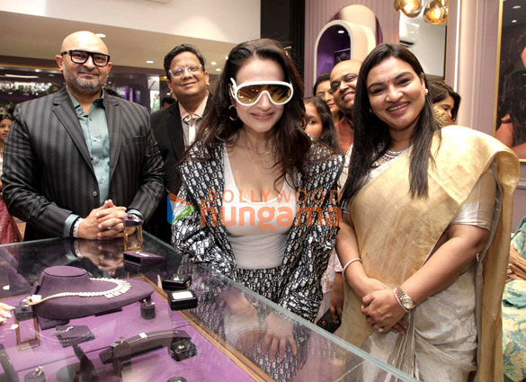 Photos: Ameesha Patel inaugurates the first flagship store of Vanior Jewels in Mumbai