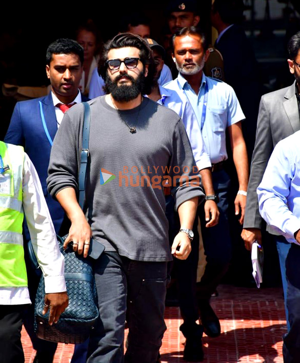 photos arjun kapoor snapped at jamnagar airport 2