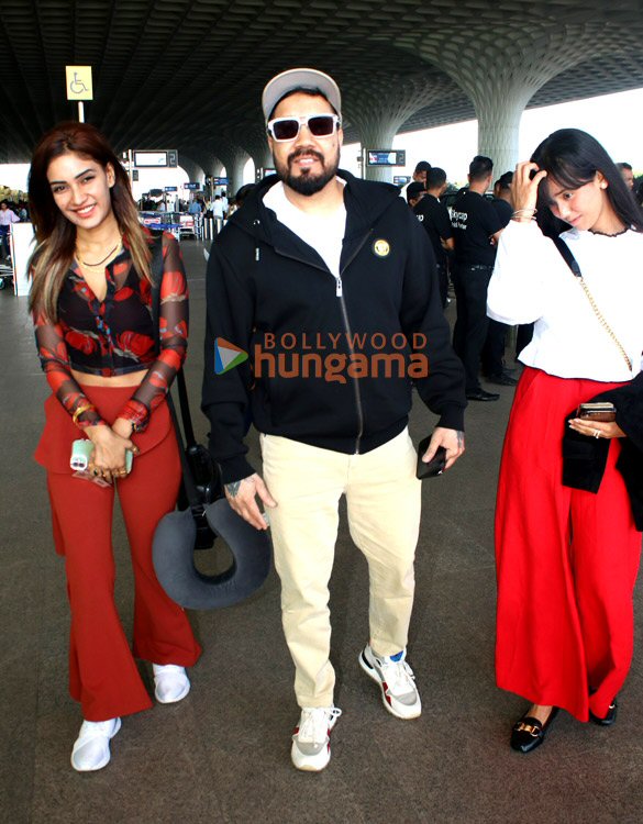 photos bhumi pednekar chitrangda singh and others snapped at the airport 8