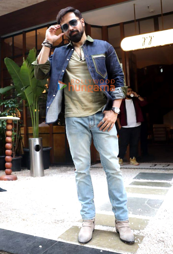 photos emraan hashmi snapped outside gigi restaurant in bandra 3