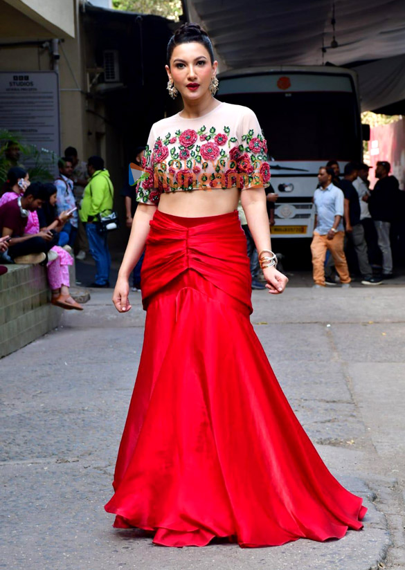 photos guru randhawa saiee manjrekar and others snapped on the sets of jhalak dikhhla jaa 2