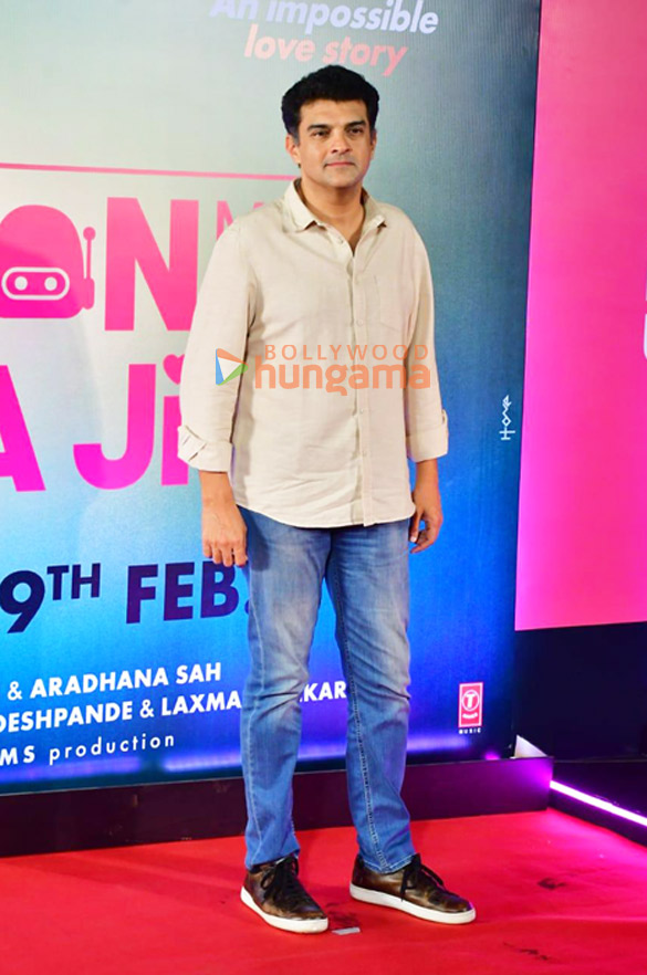 photos janhvi kapoor shahid kapoor kriti sanon and others grace the premiere of teri baaton mein aisa uljha jiya 0093 5