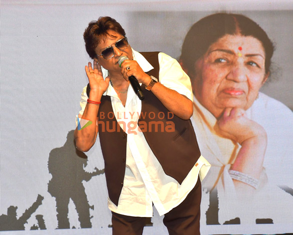 photos javed akhtar udit narayan shaan others pay tribute to lata mangeshkar at isamra sangeetmay baithak 11