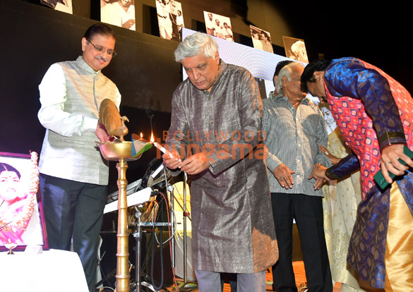 photos javed akhtar udit narayan shaan others pay tribute to lata mangeshkar at isamra sangeetmay baithak 2