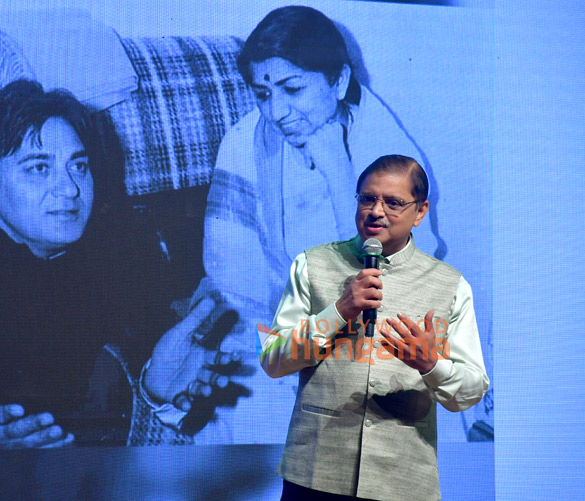 photos javed akhtar udit narayan shaan others pay tribute to lata mangeshkar at isamra sangeetmay baithak 9