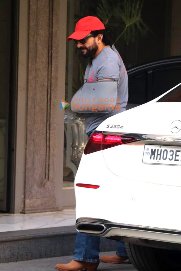 photos kareena kapoor khan and saif ali khan snapped at randhir kapoors residence in mumbai 3