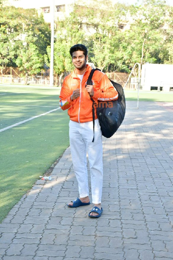 photos kartik aaryan dino morea and others snapped at all star fc football match in juhu 5