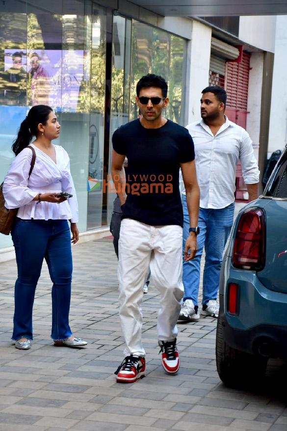 photos kartik aaryan and sharvari wagh spotted for the look test of bhool bhulaiyaa 3 2