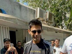 Photos: Kartik Aaryan snapped outside the gym in Juhu