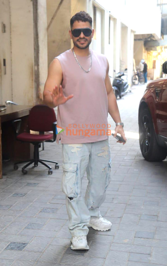 photos kunal khemu snapped in bandra 2 2