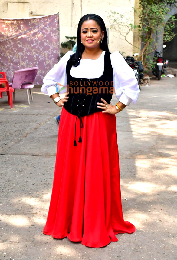 photos madhuri dixit suniel shetty bhagyashree and bharti singh snapped on the sets of dance deewane 4 4