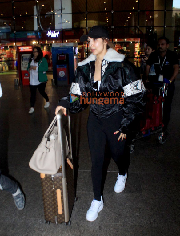 photos malaika arora snapped at the airport 3 3