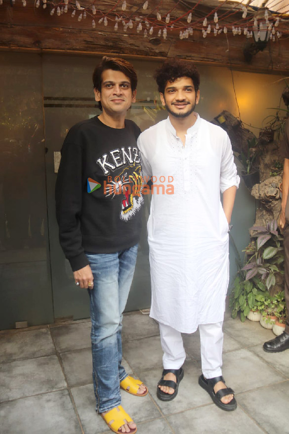 Photos: Munawar Faruqui and Rrahul Narain Kanal spotted outside cafe in Bandra