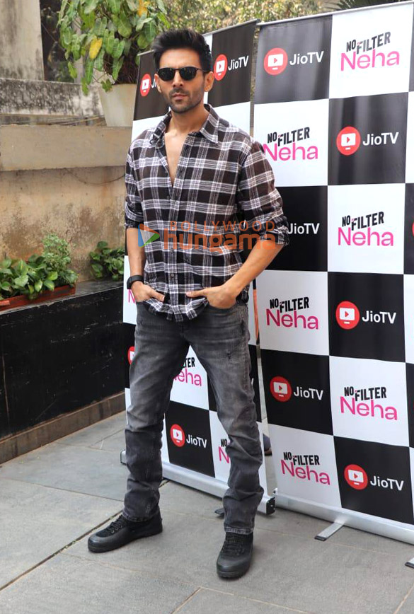 photos neha dhupia and kartik aaryan snapped at the recording of the new season of no filter neha season 6 4