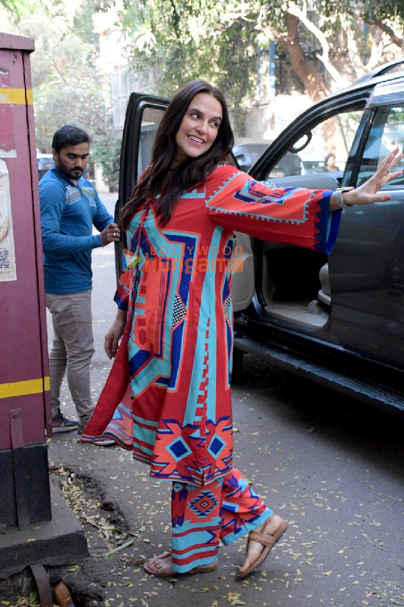 photos neha dhupia snapped in andheri 1