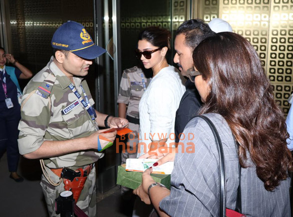 photos ranveer singh and deepika padukone snapped at the airport 4 7