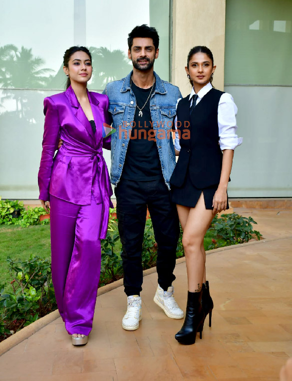 photos reem samir shaikh karan wahi and jennifer winget snapped promoting raisinghani vs raisinghani at jw marriott juhu 3