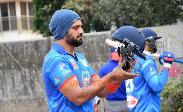 photos riteish deshmukh sharad kelkar and other celebs snapped practising at vile parle gymkhana 2