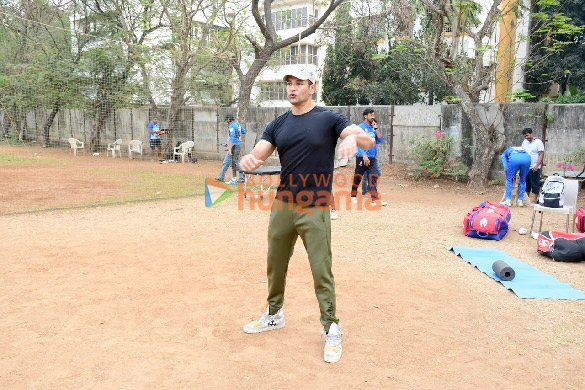 photos riteish deshmukh sharad kelkar and other celebs snapped practising at vile parle gymkhana 5