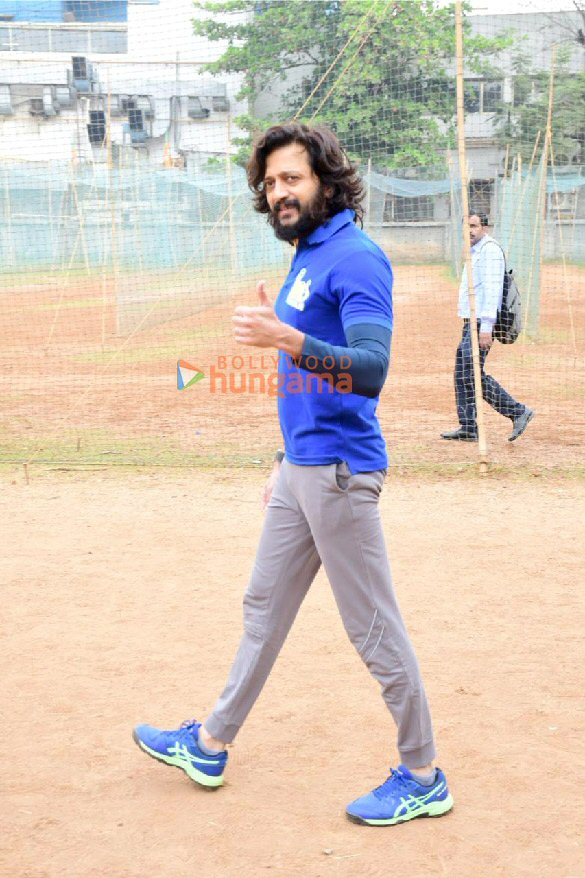 photos riteish deshmukh sharad kelkar and other celebs snapped practising at vile parle gymkhana 7