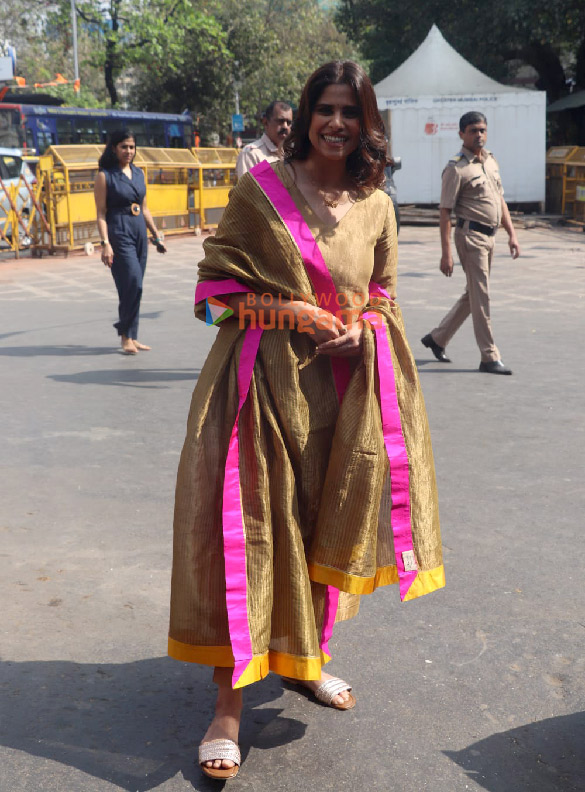 photos saie tamhankar visits siddhivinayak temple 1