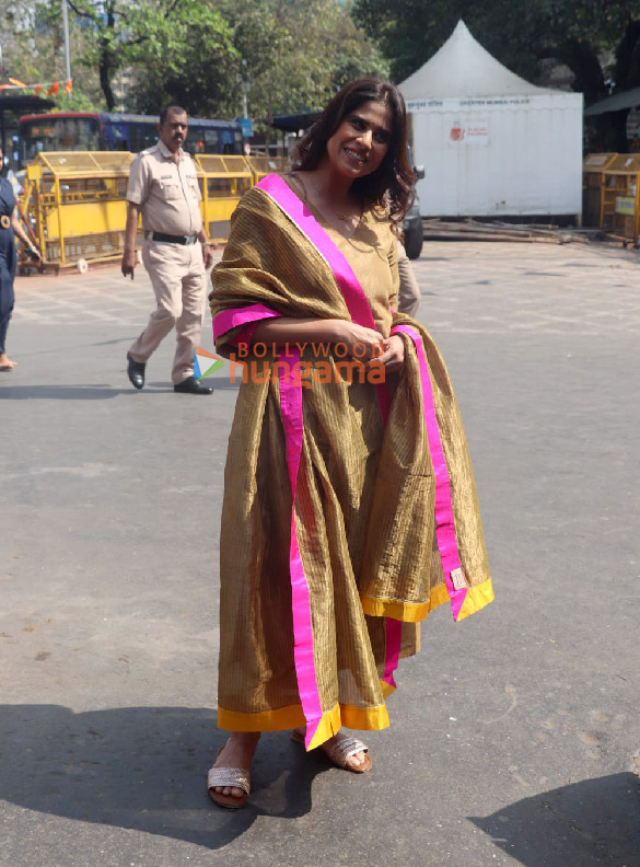 photos saie tamhankar visits siddhivinayak temple 2