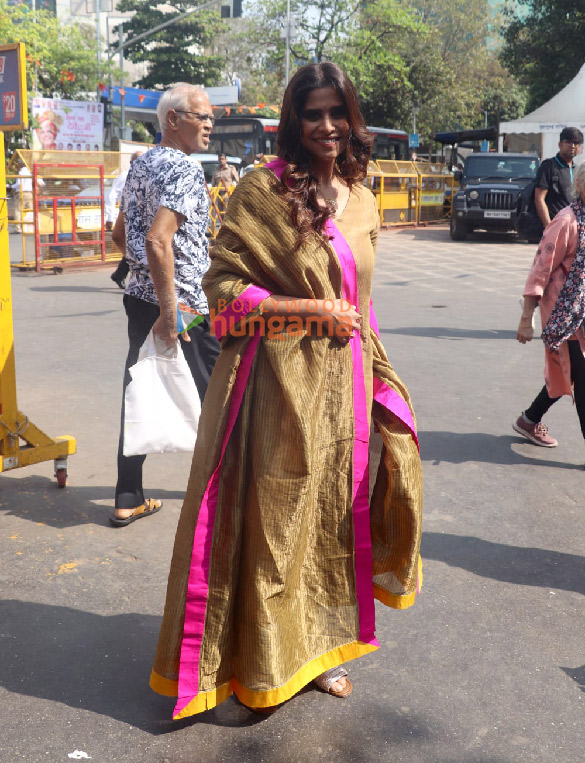 photos saie tamhankar visits siddhivinayak temple 4