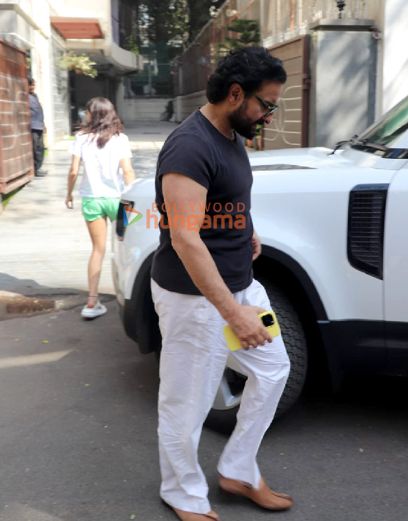 photos sara ali khan and saif ali khan snapped in juhu 3