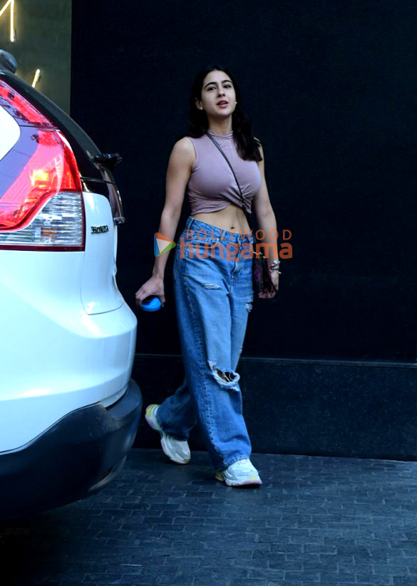 photos sara ali khan snapped at excel entertainments office 5