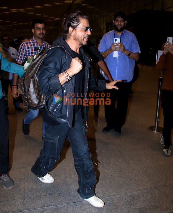 photos shah rukh khan snapped at the airport 1 6