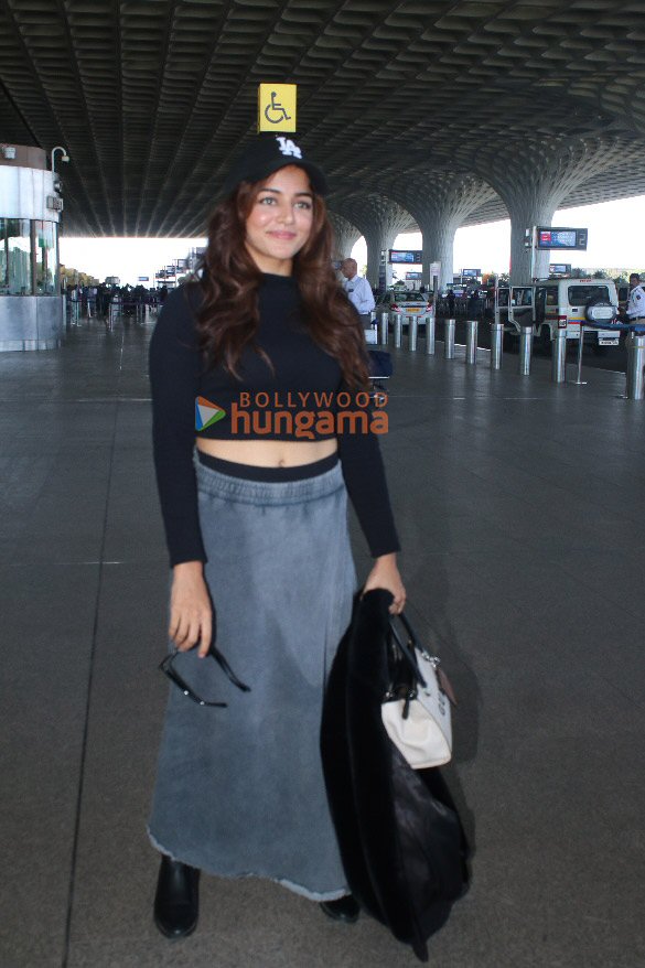 photos shahid kapoor mira kapoor aditya roy kapur and others snapped at the airport 9