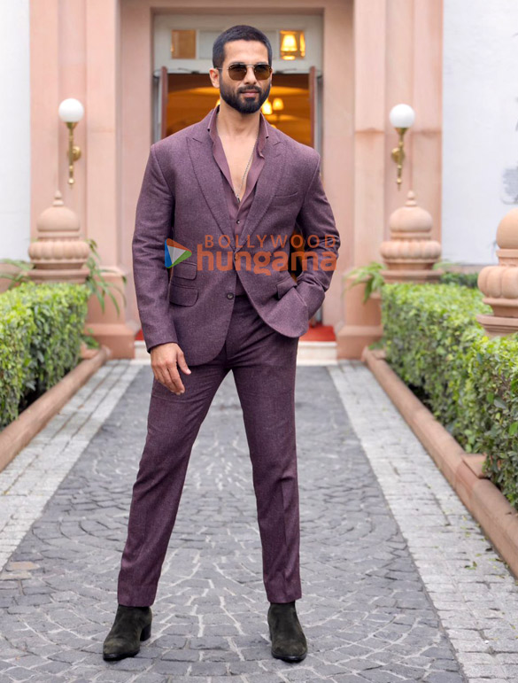 photos shahid kapoor and kriti sanon snapped promoting their film teri baaton mein aisa uljha jiya 1 3
