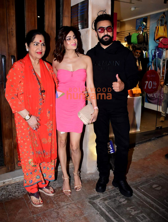 photos shamita shetty raj kundra and sunanda shetty snapped in bandra 2