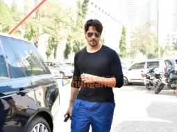 Photos: Sidharth Malhotra snapped in Andheri