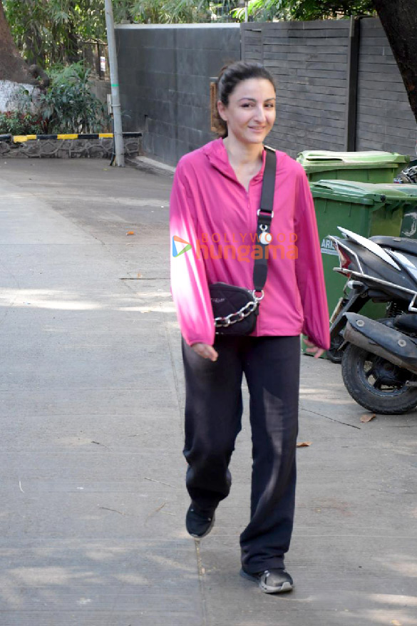 photos soha ali khan snapped in pali hill 4 2