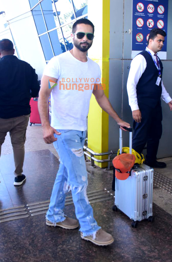 photos tiger shroff sidharth malhotra kartik aaryan and others snapped at kalina airport 1