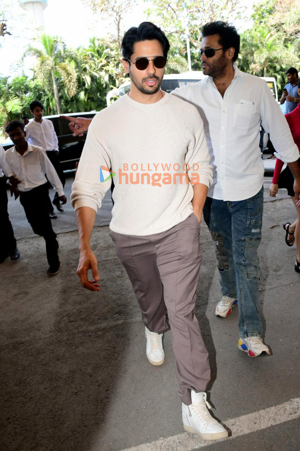 photos tiger shroff sidharth malhotra and kartik aaryan snapped at kalina airport 2
