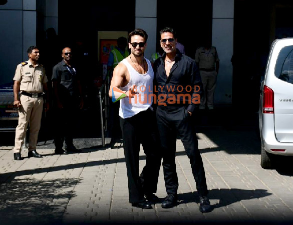 photos tiger shroff and akshay kumar snapped at kalina airport 3