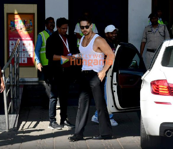 photos tiger shroff snapped at kalina airport 3