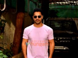 Photos: Varun Dhawan snapped in Juhu