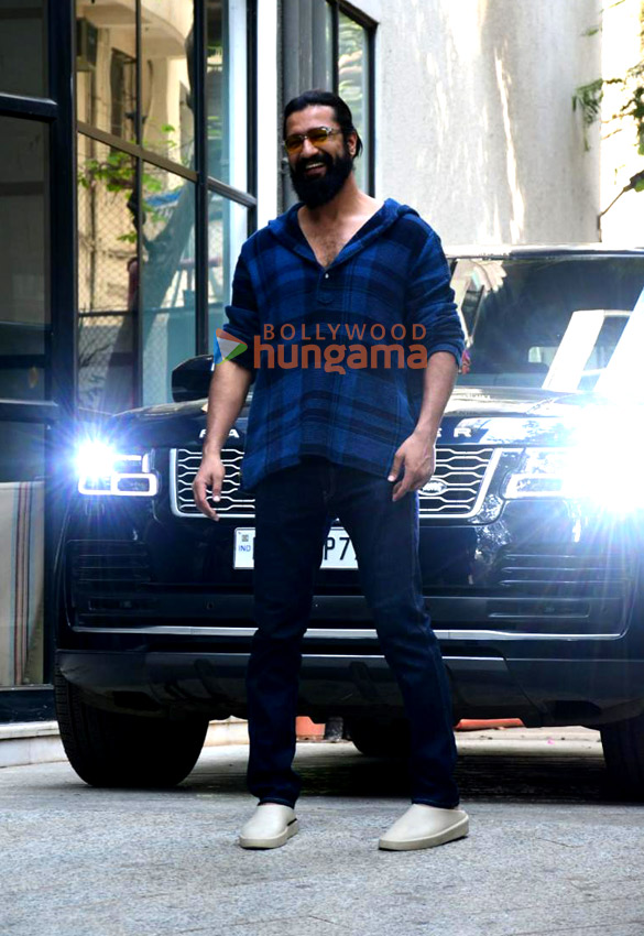 photos vicky kaushal spotted outside the maddock office in santacruz 4