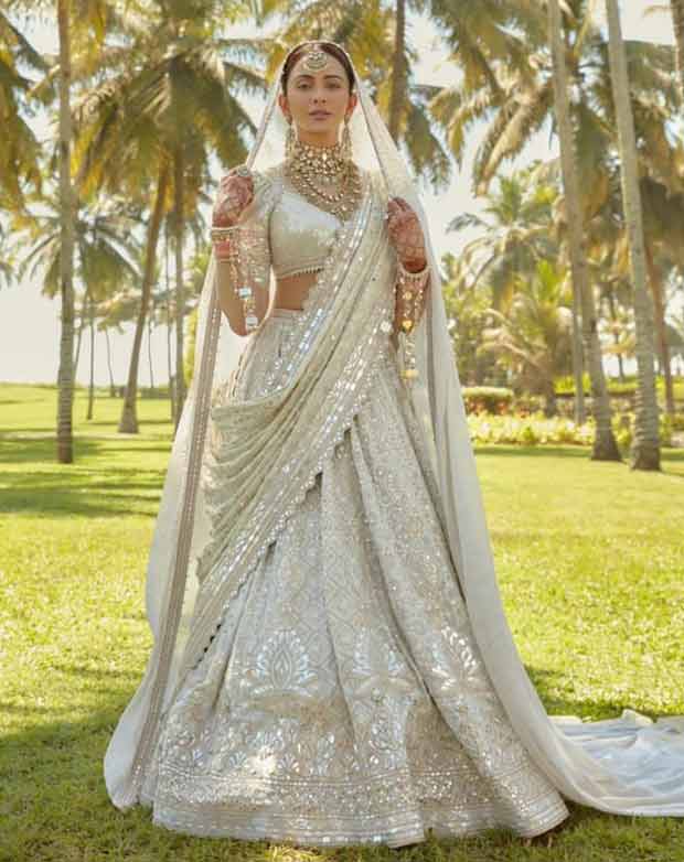 Rakul Preet Singh and Jacky Bhagnani glisten in ivory ensembles by Tarun Tahiliani for their Anand Karaj ceremony