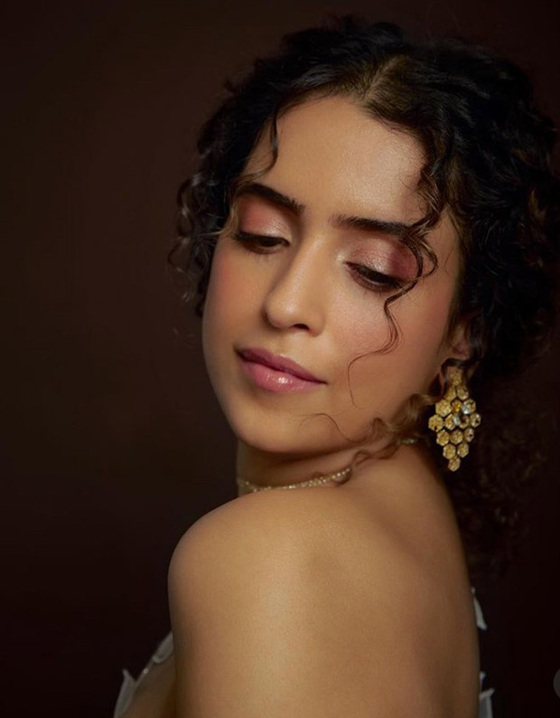 Sanya Malhotra glistens like gold in gold & white saree for Dadasaheb Phalke International Film Festival Awards