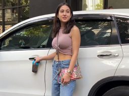 ‘Sara ji Namaste’ say paps as she strikes a pose for them