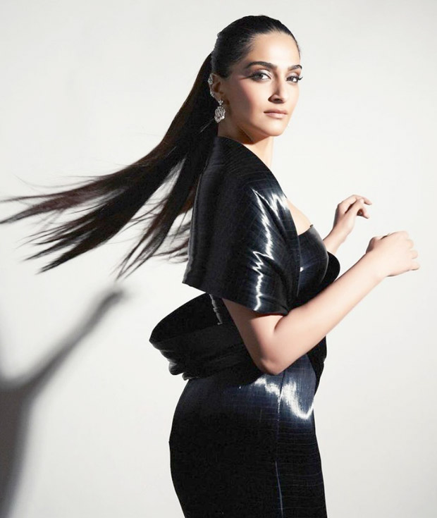 Sonam Kapoor showcases glam girl energy in black sculpted saree as she walks the ramp for Rimzim Dadu