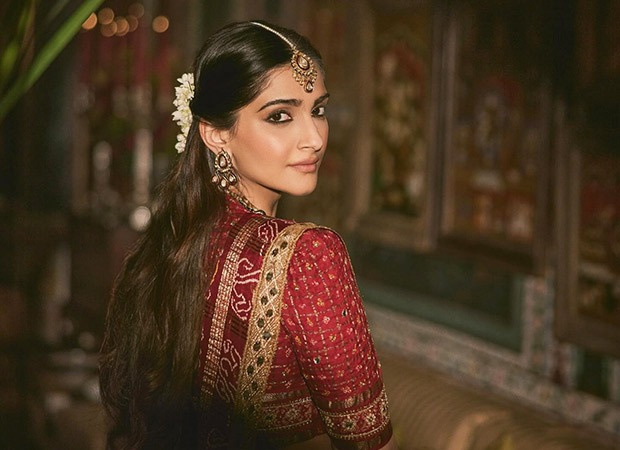 In Pictures: Sonam Kapoor is a STUNNER as she slays in her mother's 35 year  old outfit! - Masala